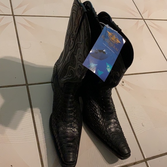 Bot - Picture 2 of 4